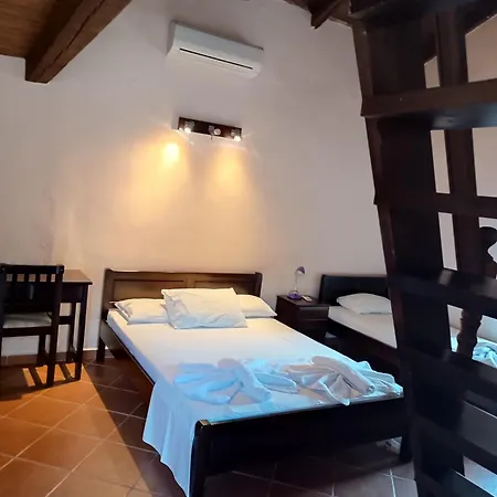 Pirgoiedem Hotel Charouda