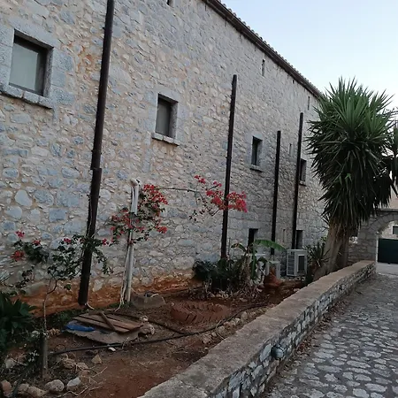 Ξενοδοχείο Pirgoiedem Charouda
